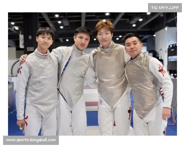 中国击剑队香港世锦赛适应场地，老将雷声带队磨合